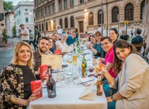 Treasure hunt, scavenger game and teambuilding activity in Rome